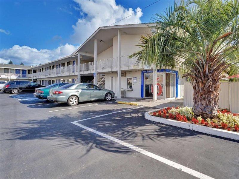 Park Inn By Radisson, Santa Rosa South Екстер'єр фото